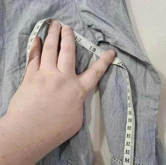 Doe and rae asymmetrical flare sleeve blouse! - Picture 5 of 7